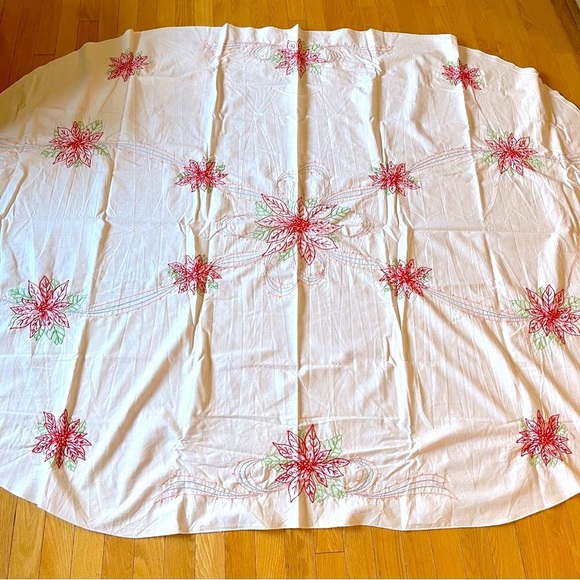 Embroidered Christmas Oval Tablecloth. 55x73. New. Handmade. Cross stitch - Picture 8 of 8